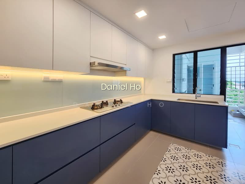 PARK EAST 5