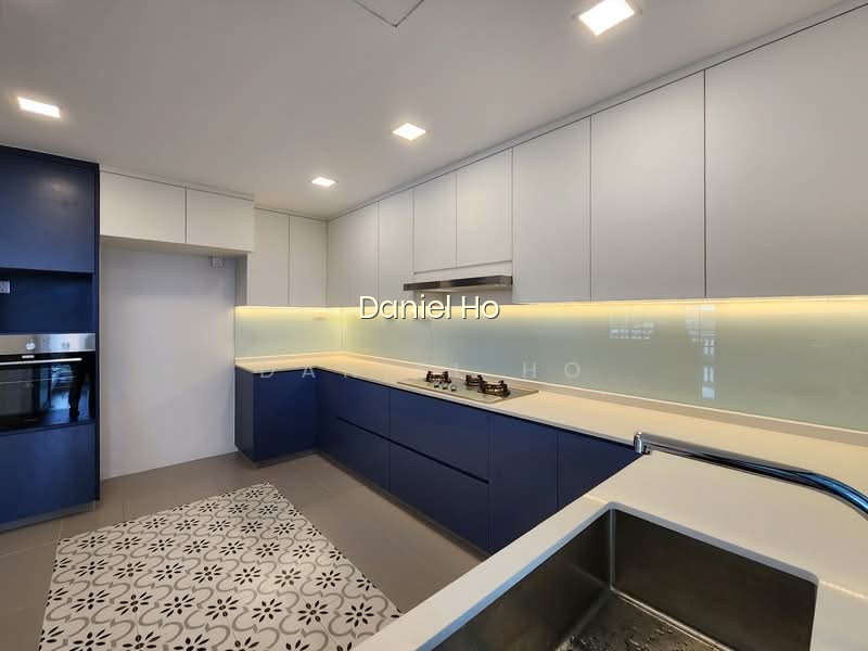 PARK EAST 7