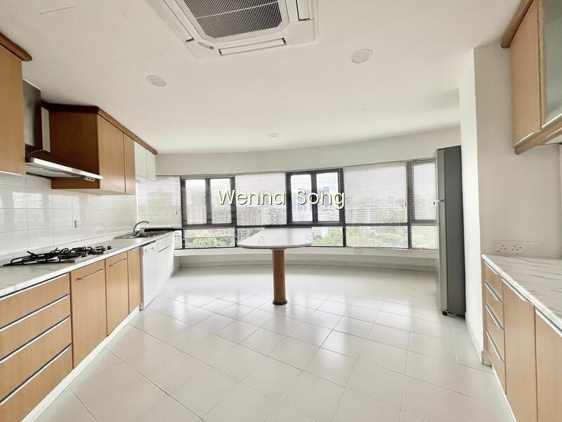 FREEHOLD CONDO NEAR ORCHARD ROAD photo 3
