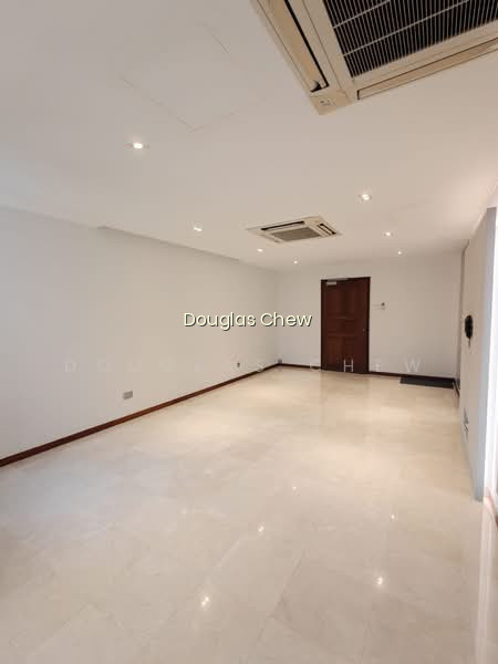 90 HOLLAND ROAD image 1 of 10