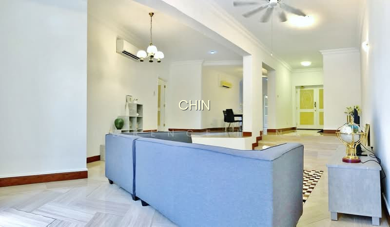 ORANGE REGENCY photo 5
