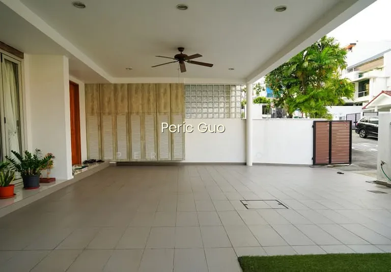 A Rare Corner Terrace With Large 3600SQFT Land Area in Thomson Hill image 1 of 10