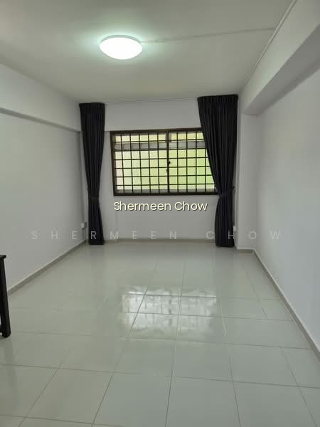 384 TAMPINES STREET 32 photo 4