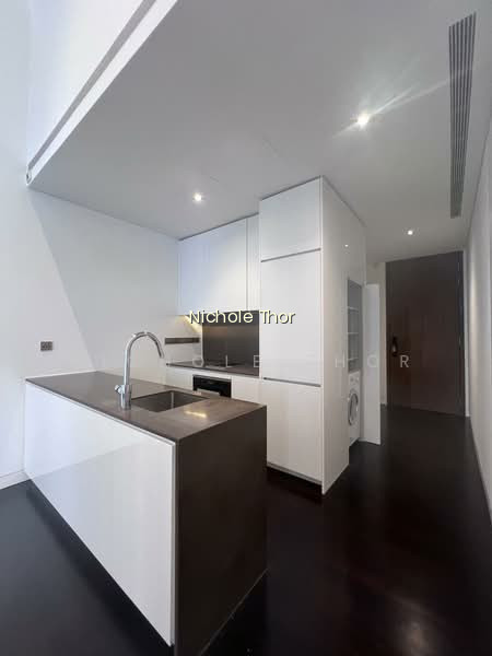 LLOYD SIXTYFIVE photo 4
