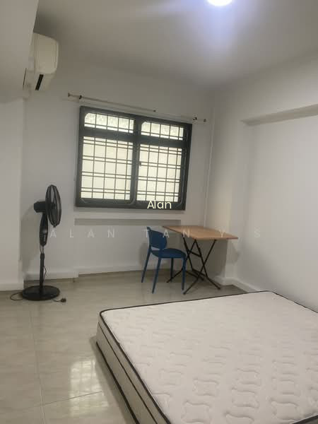 668 WOODLANDS RING ROAD photo 3