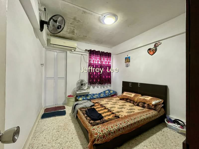 182 ANG MO KIO AVENUE 5 photo 2