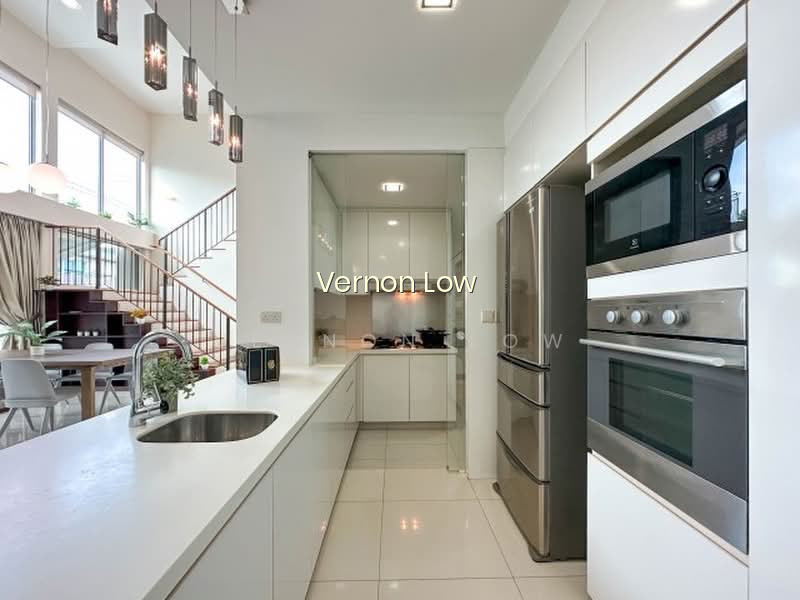 CLEMENTIWOODS CONDOMINIUM photo 4