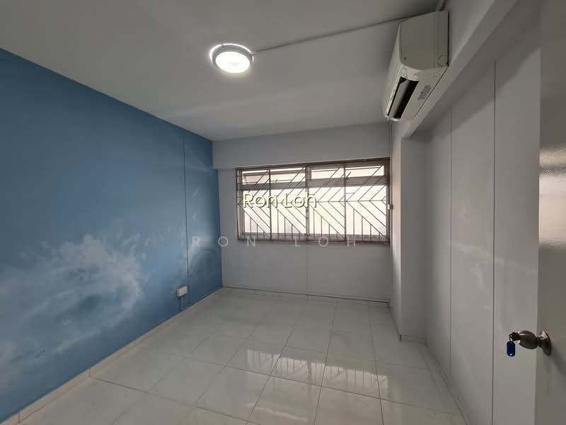 489B TAMPINES STREET 45 photo 3