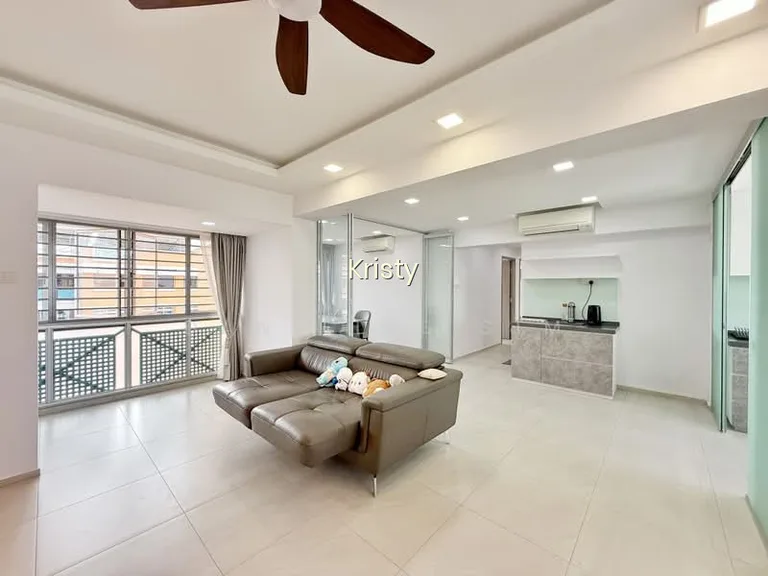 706 Tampines Street 71 image 1 of 10