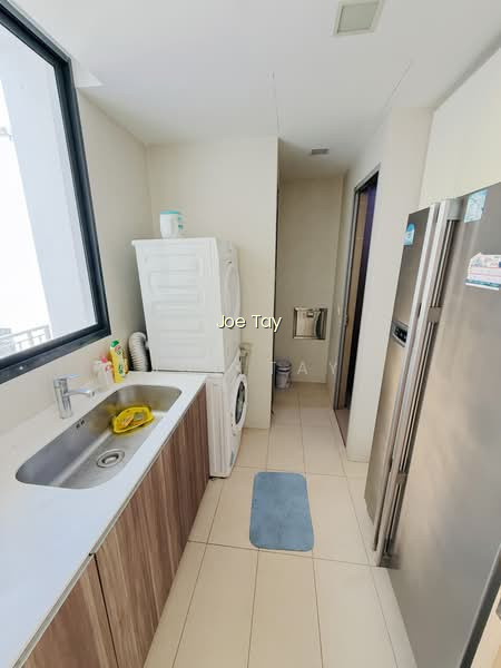 THE LUXURIE 8