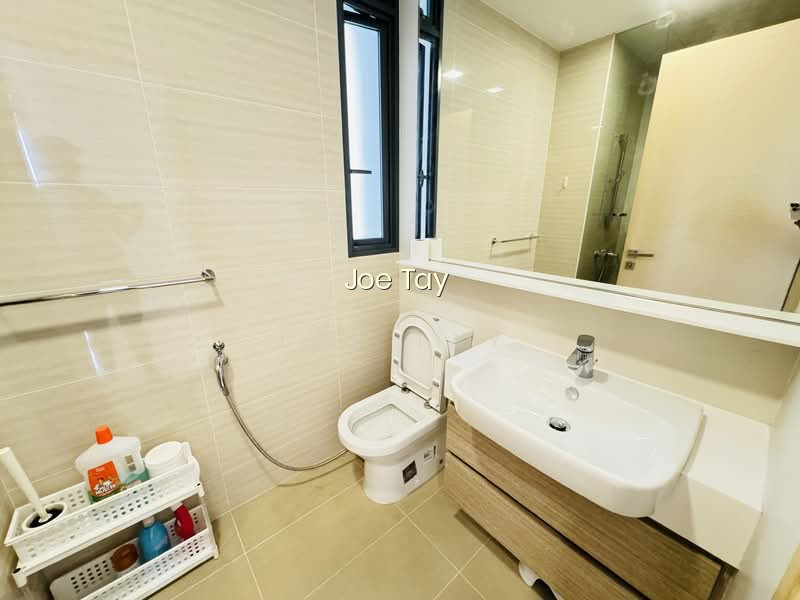 THE LUXURIE 6