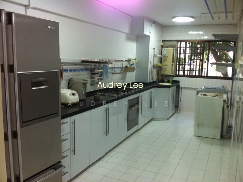 329 SERANGOON AVENUE 3 photo 2