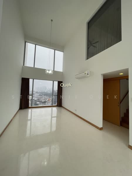 STRATA photo 4