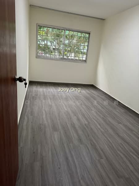 823 JURONG WEST STREET 81 photo 2
