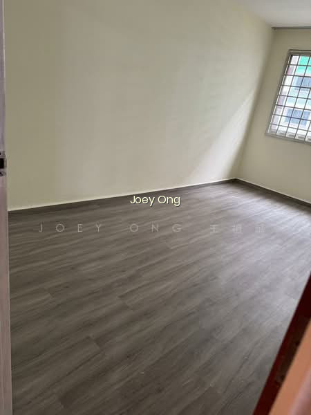 823 JURONG WEST STREET 81 photo 3