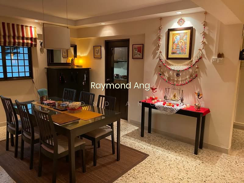110 ALJUNIED CRESCENT photo 3