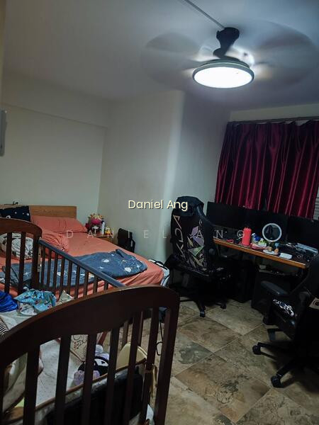 100 WHAMPOA DRIVE image 1 of 10