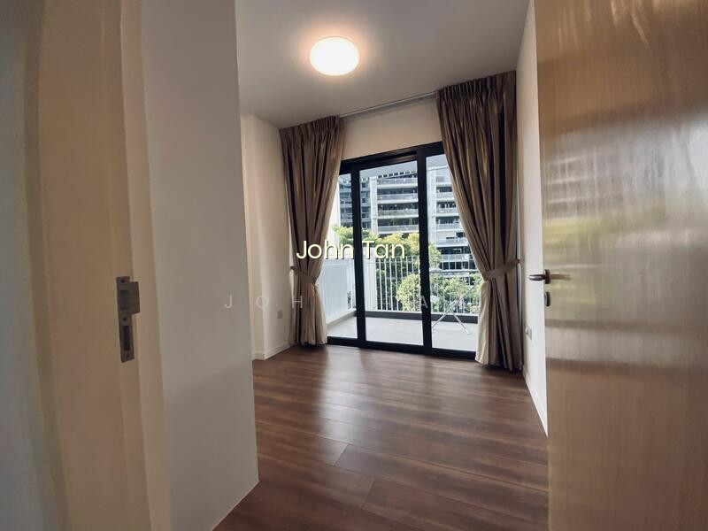 THE LAKEFRONT RESIDENCES photo 2