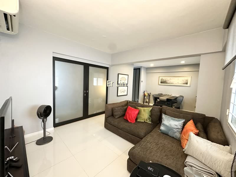 584 CHENG SAN COURT photo 2
