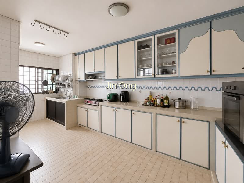123 MARSILING RISE photo 2