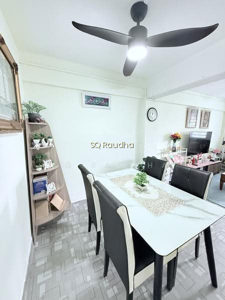 209 BOON LAY PLACE photo 5