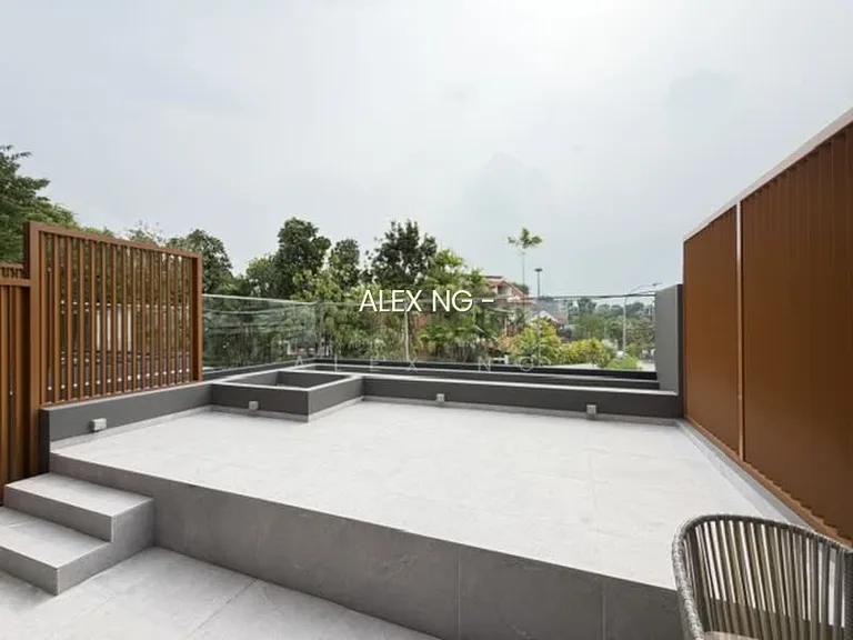 Unblock, Huge Land, Brand New 2.5STY + Basement, Good Layout, Park 2-3 Cars, Accessible image 1 of 10