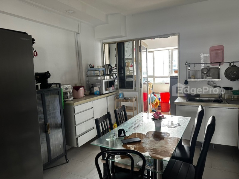 406 WOODLANDS STREET 41 photo 2