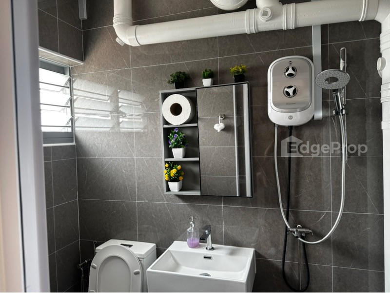 406 WOODLANDS STREET 41 photo 3