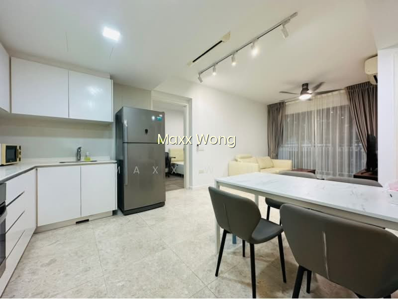 THE LAKEFRONT RESIDENCES photo 2