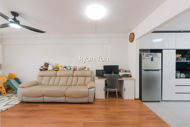 235 YISHUN STREET 21 photo 3