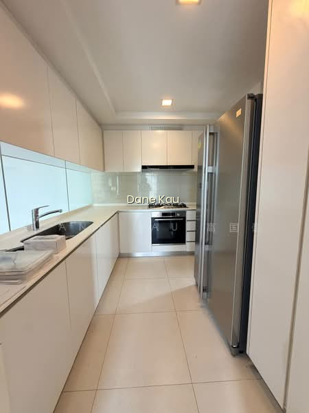 THE LAKEFRONT RESIDENCES photo 4