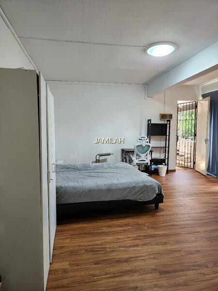 HOLLAND COURT photo 3