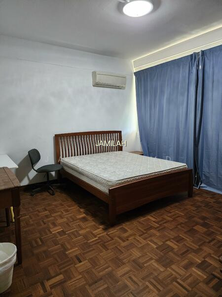HOLLAND COURT photo 4