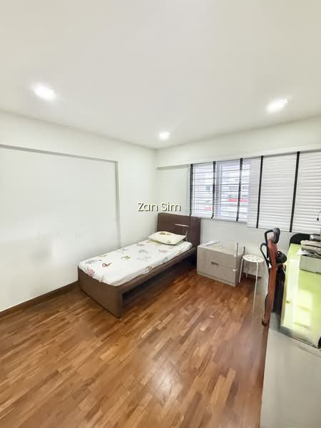 405 JURONG WEST STREET 42 photo 3