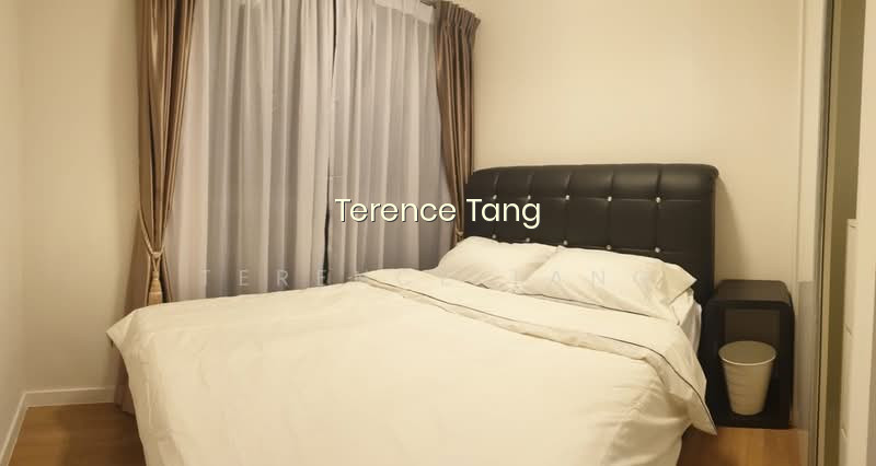 THE LAKEFRONT RESIDENCES photo 3