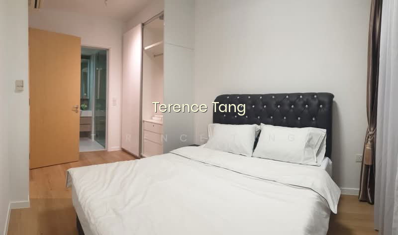 THE LAKEFRONT RESIDENCES photo 4