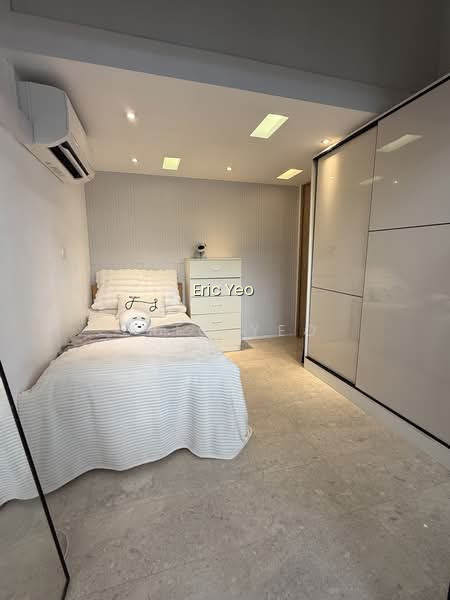 HERTFORD COLLECTION image 1 of 8
