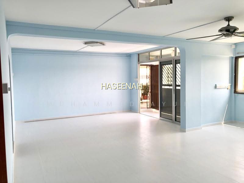 936 TAMPINES AVENUE 5 image 1 of 10