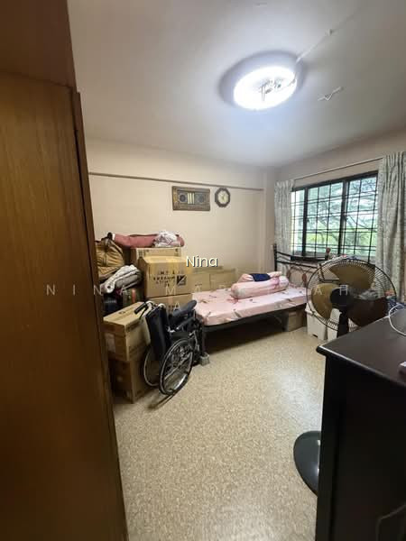 32 HOLLAND CLOSE photo 4