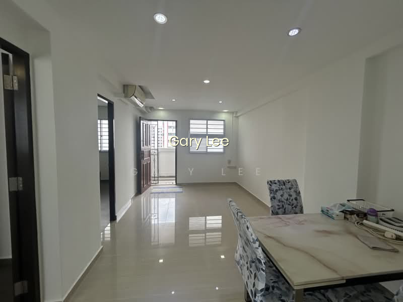 BLK 652 HOUGANG AVE 8 image 1 of 10