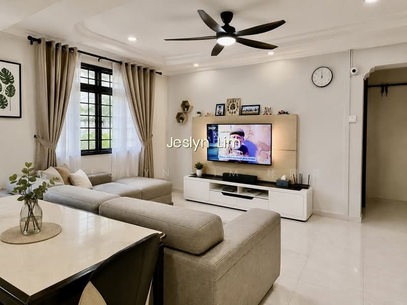 322 SEMBAWANG CLOSE photo 2