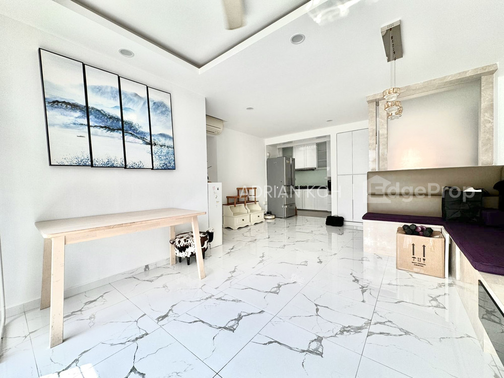 215B COMPASSVALE DRIVE photo 2
