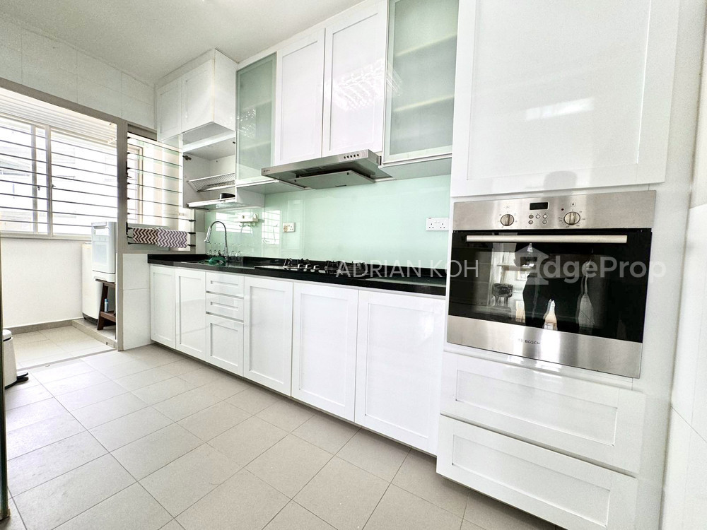 215B COMPASSVALE DRIVE photo 3