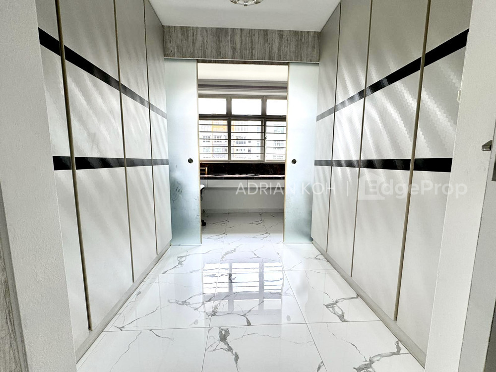 215B COMPASSVALE DRIVE photo 6
