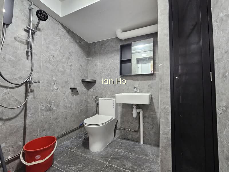 199 BOON LAY DRIVE photo 4
