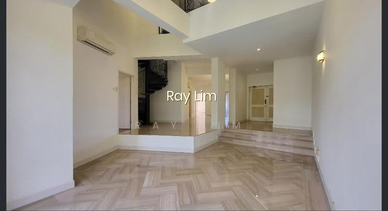 ORANGE REGENCY photo 3