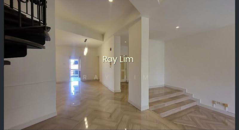 ORANGE REGENCY photo 5