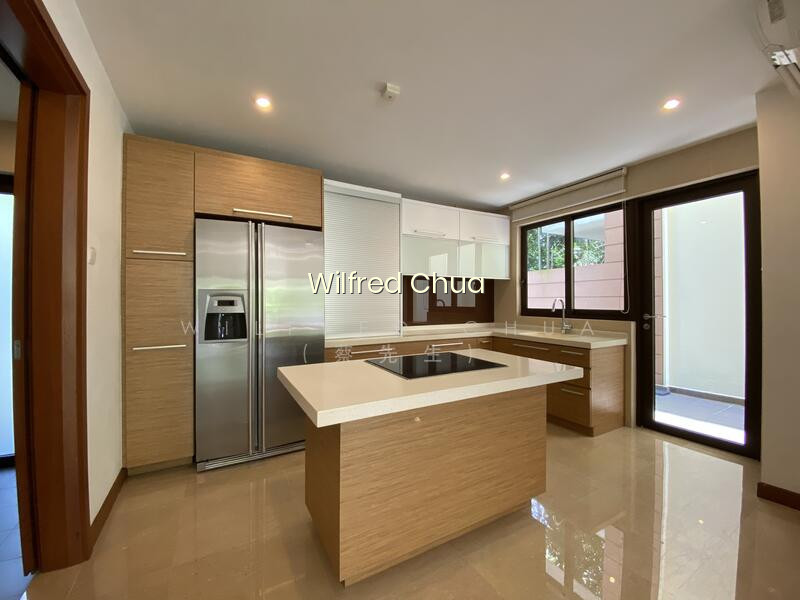 LORNIE 18 photo 5