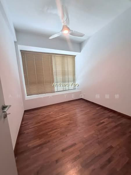 EAST SIGNATURE photo 5