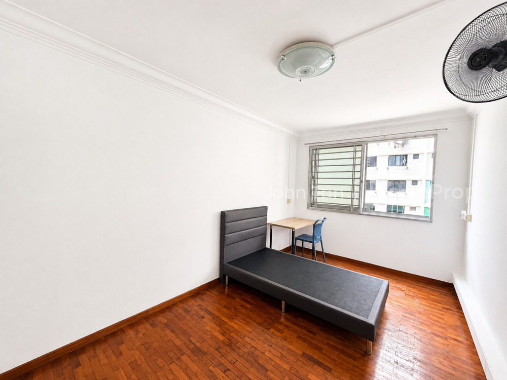 824 JURONG WEST STREET 81 photo 2
